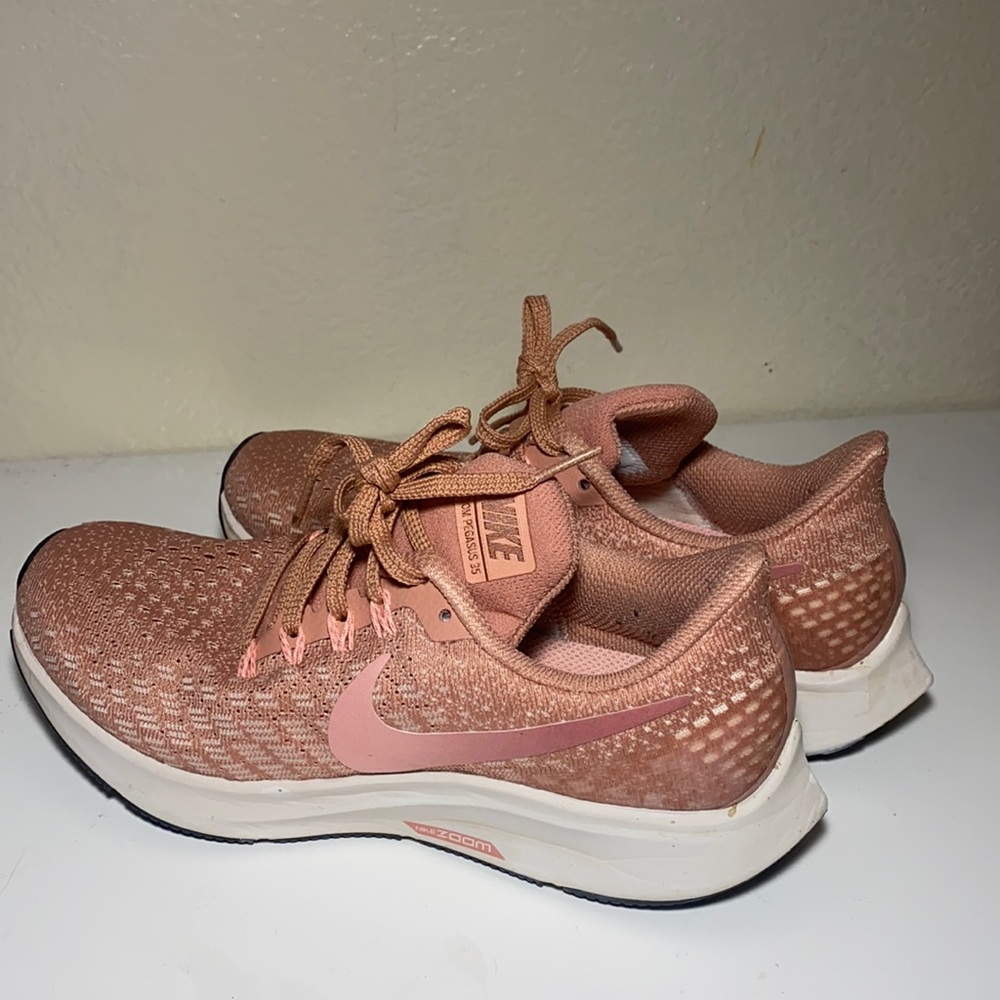 Coral Nike Zoom Pegasus 35 US women's size 6.5